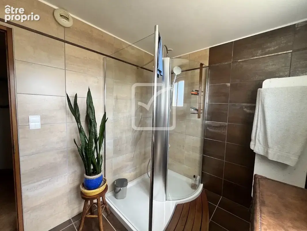 A 15mn du centre de  BRIVE - Maison 160m2- 4 chambres -  vie de plain pied - DPE B - photo 8