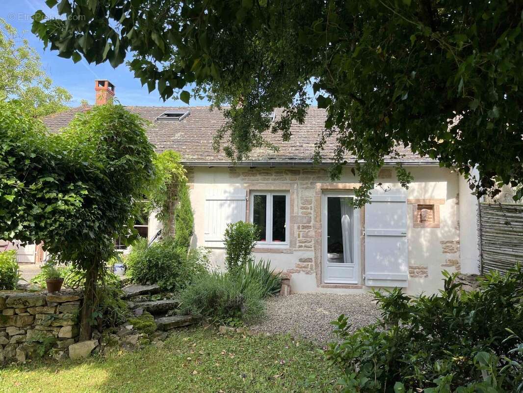 Maison 300 m² à La Genete  - photo 4
