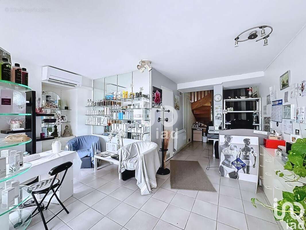 Photo 2 - Commerce à MANDRES-LES-ROSES