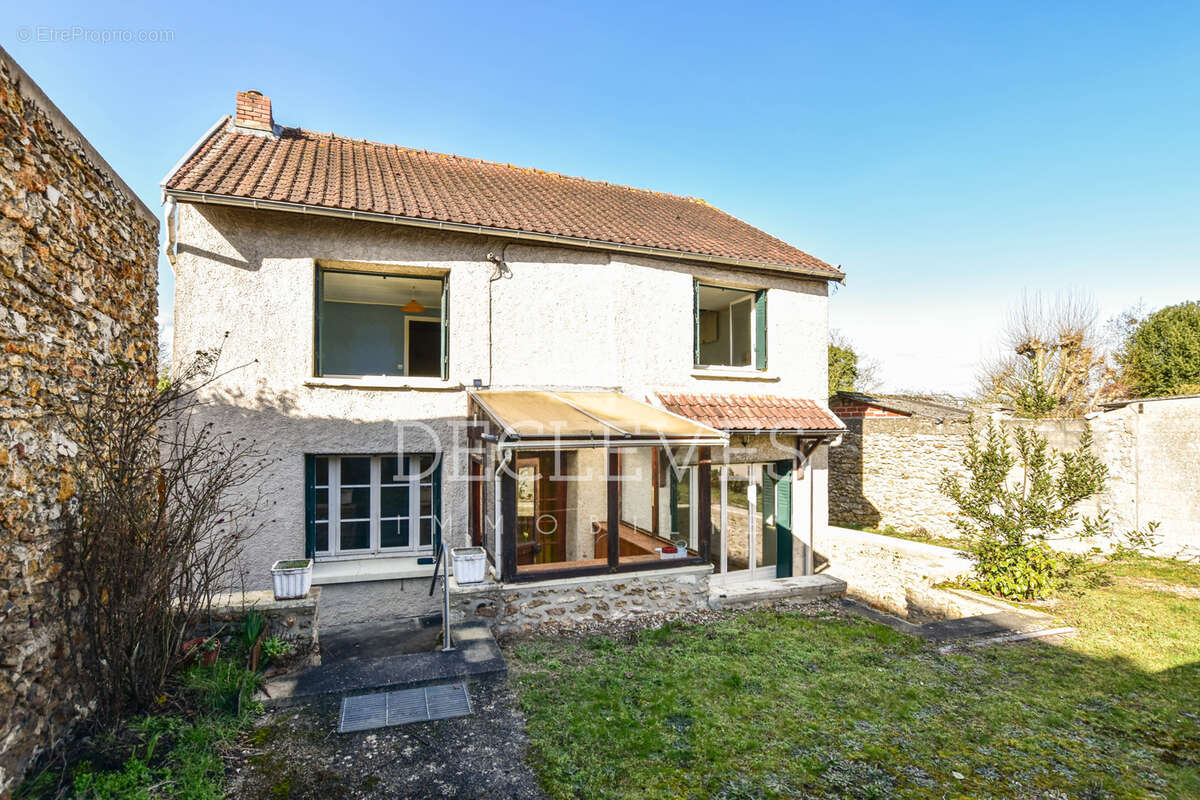 Maison à MORAINVILLIERS