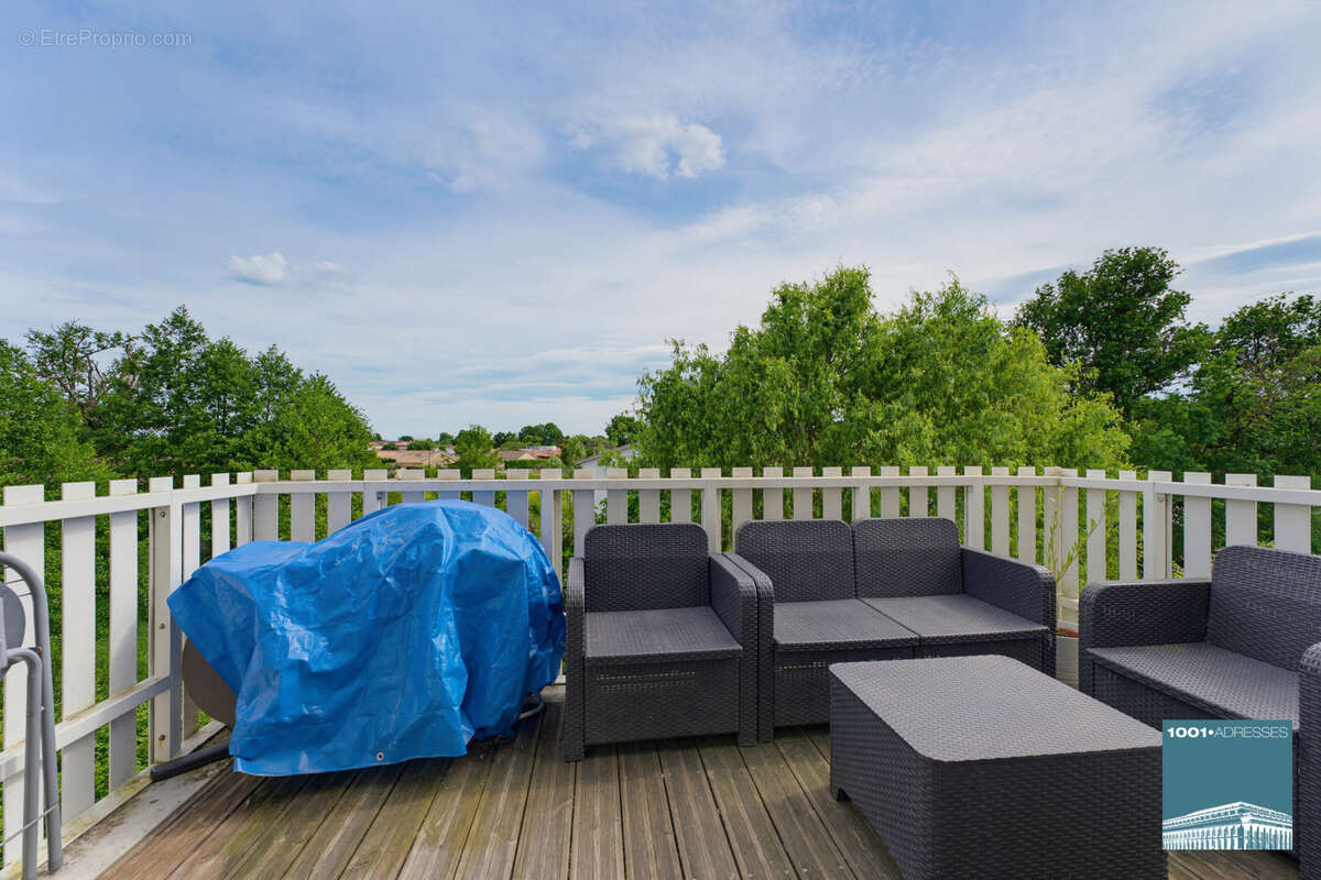 Appartement à PAREMPUYRE