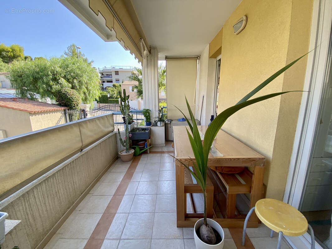 Appartement à SAINT-LAURENT-DU-VAR