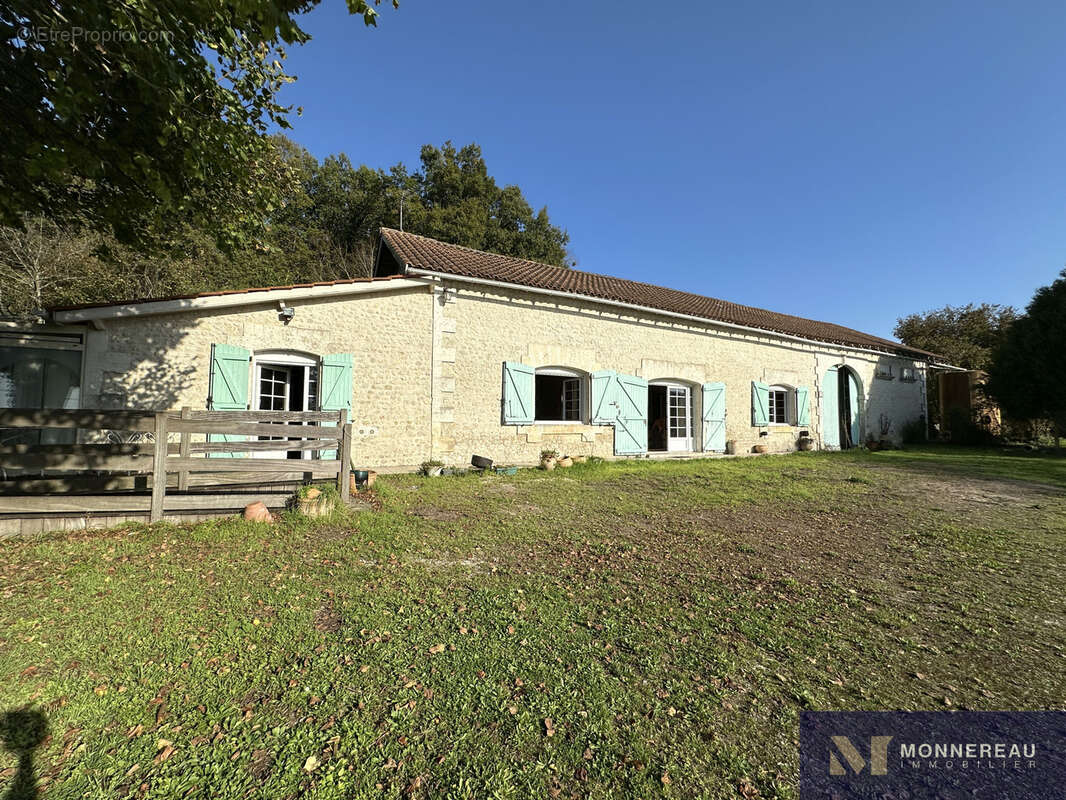 Maison à BRIE-SOUS-BARBEZIEUX