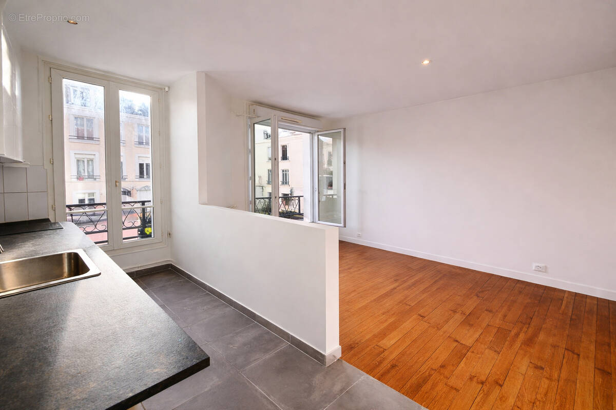Appartement à COURBEVOIE