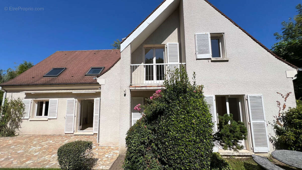 Maison à SAINT-NOM-LA-BRETECHE