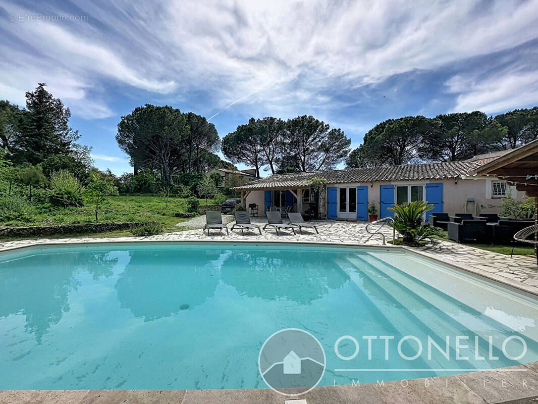 Maison à ROQUEBRUNE-SUR-ARGENS