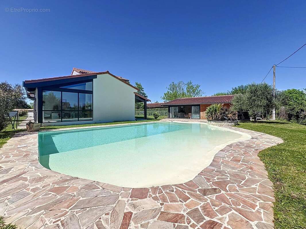 Photo 2 - Maison à LA SALVETAT-SAINT-GILLES