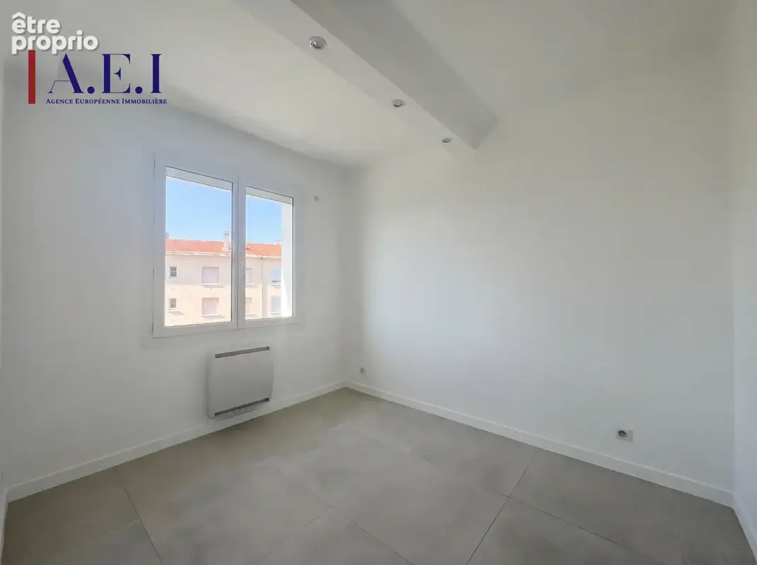 La Seyne sur mer - Appartement T3 entièrement rénové en dernier étage - photo 12