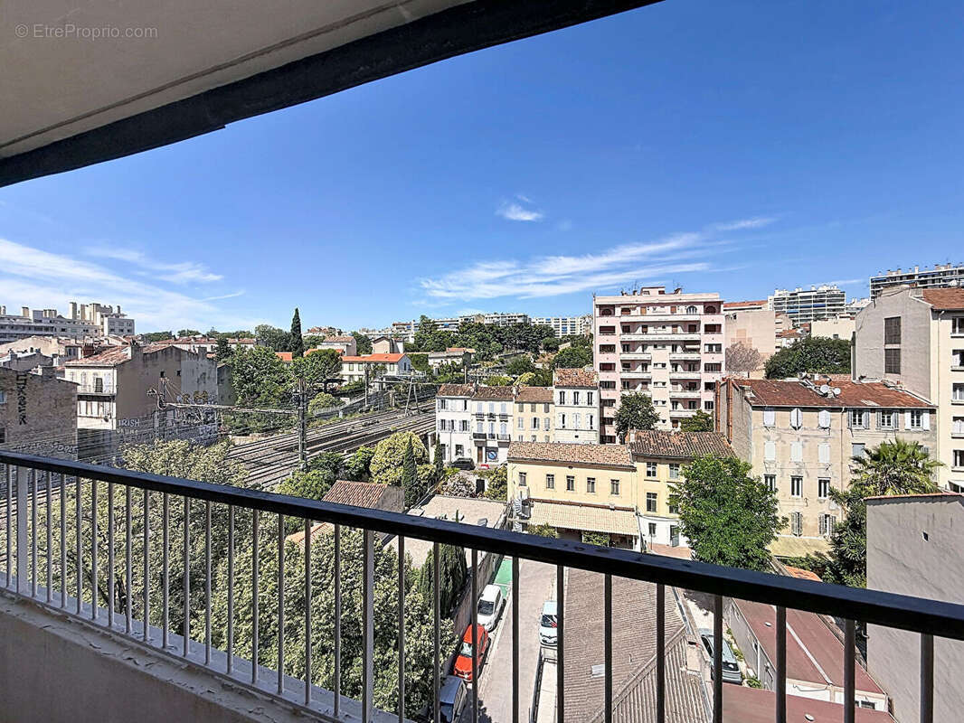 Appartement à MARSEILLE-4E