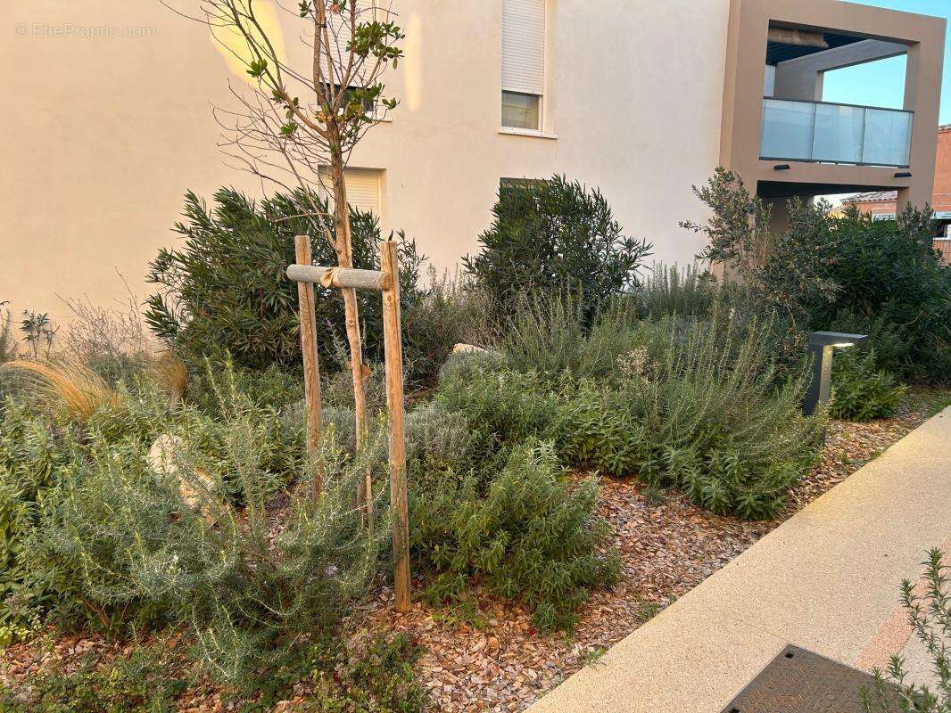 Appartement à GARONS