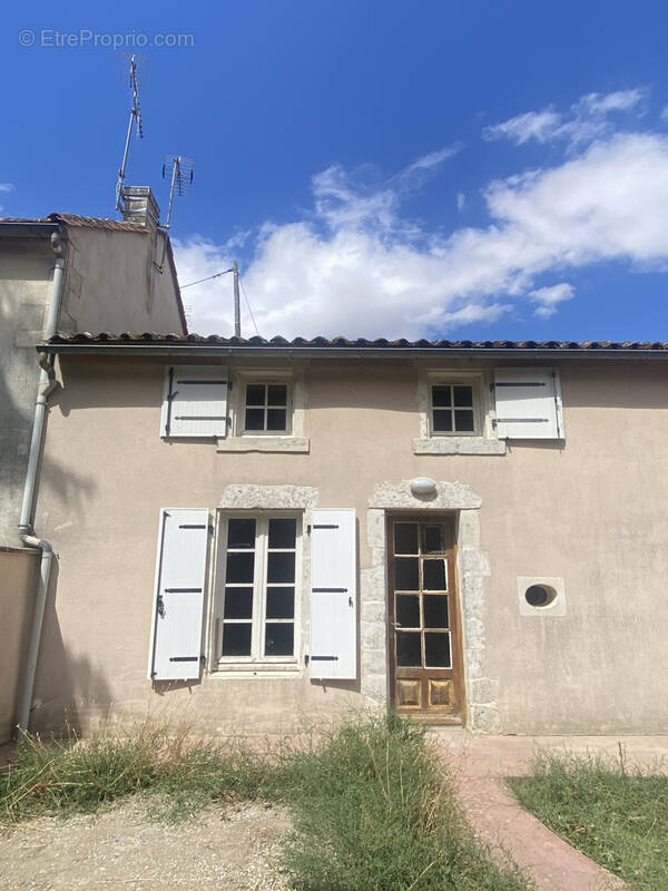 Maison à AUGE-SAINT-MEDARD