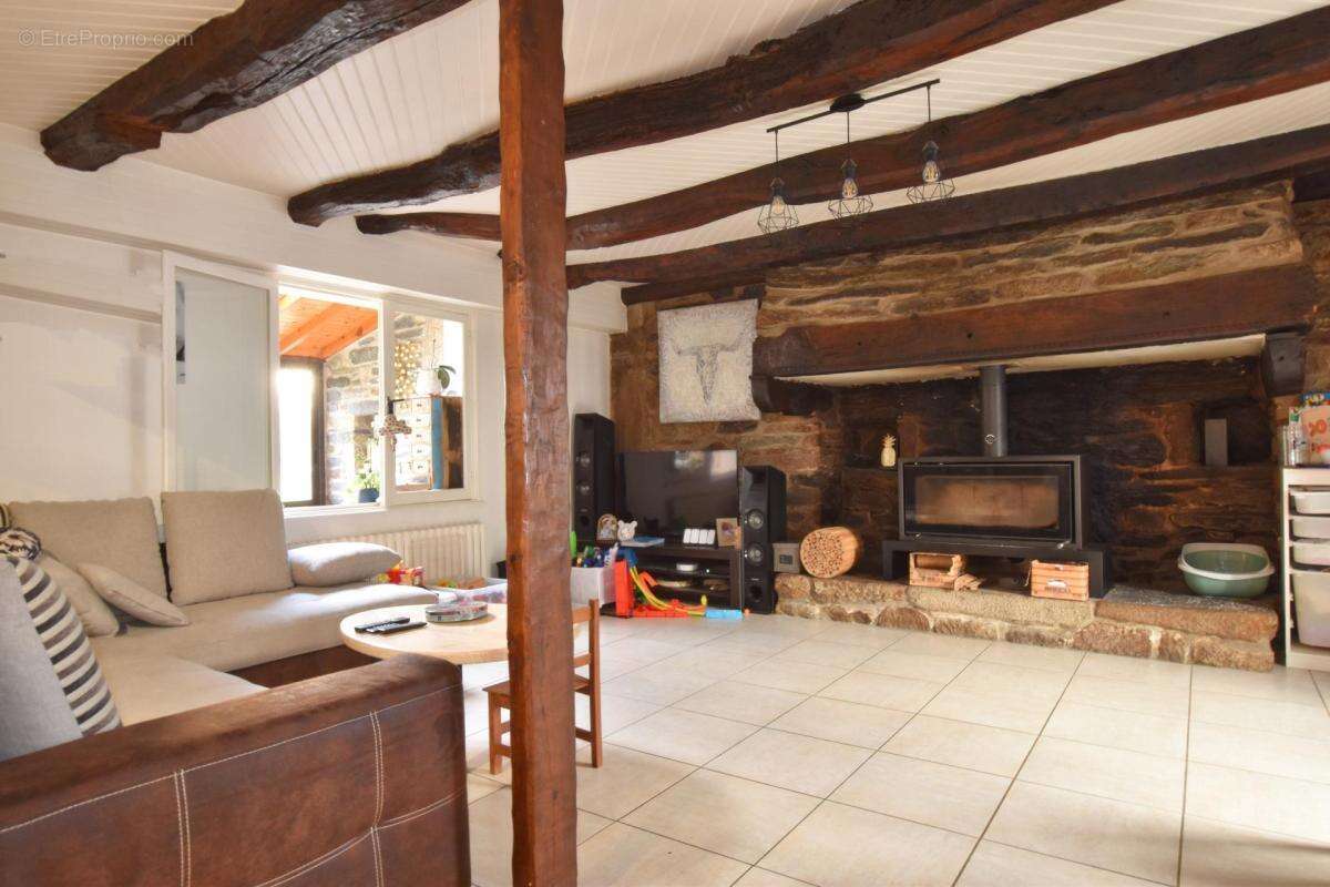 Maison à CAST