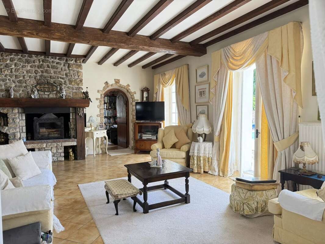 Maison à CHARMANT