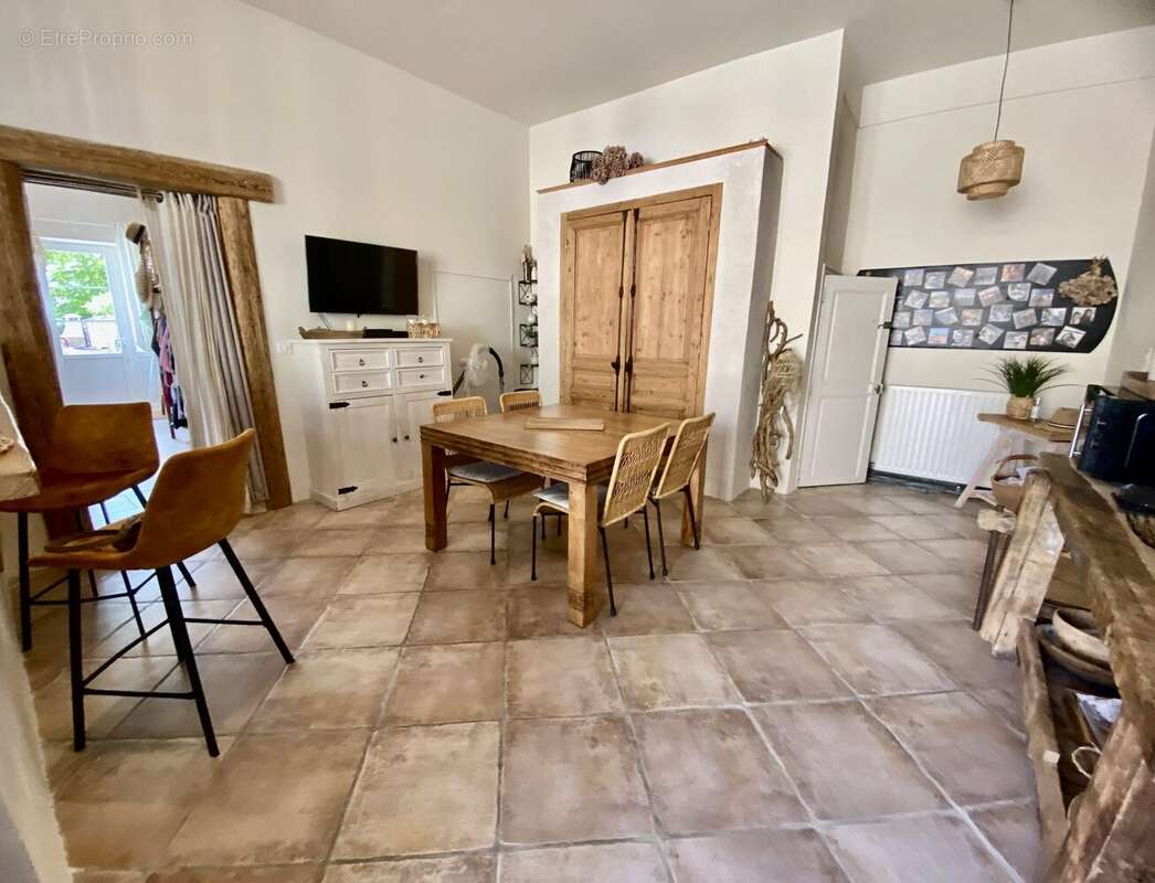 Maison à MONTOULIERS