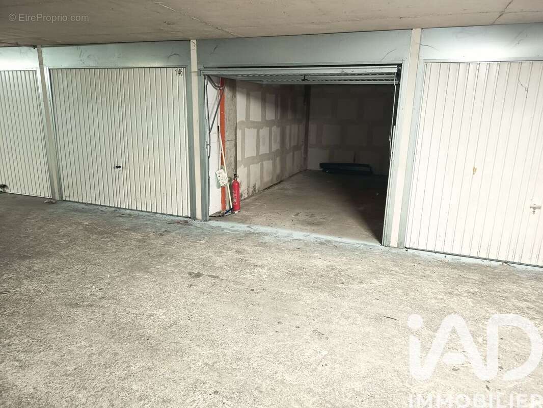 Photo 3 - Parking à MONTREUIL