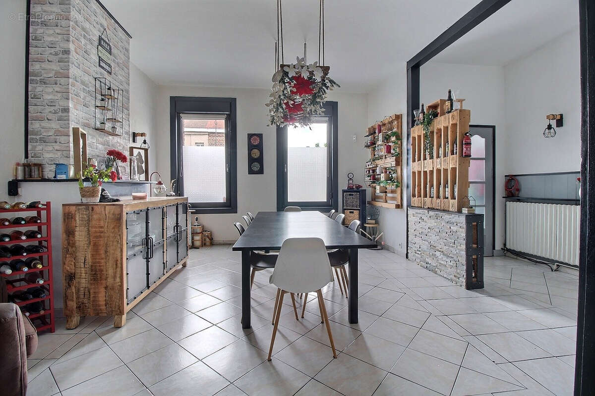 Maison familiale semi-plain-pied de 186m2 avec 5 chambres et 3 salle de bains. - photo 4