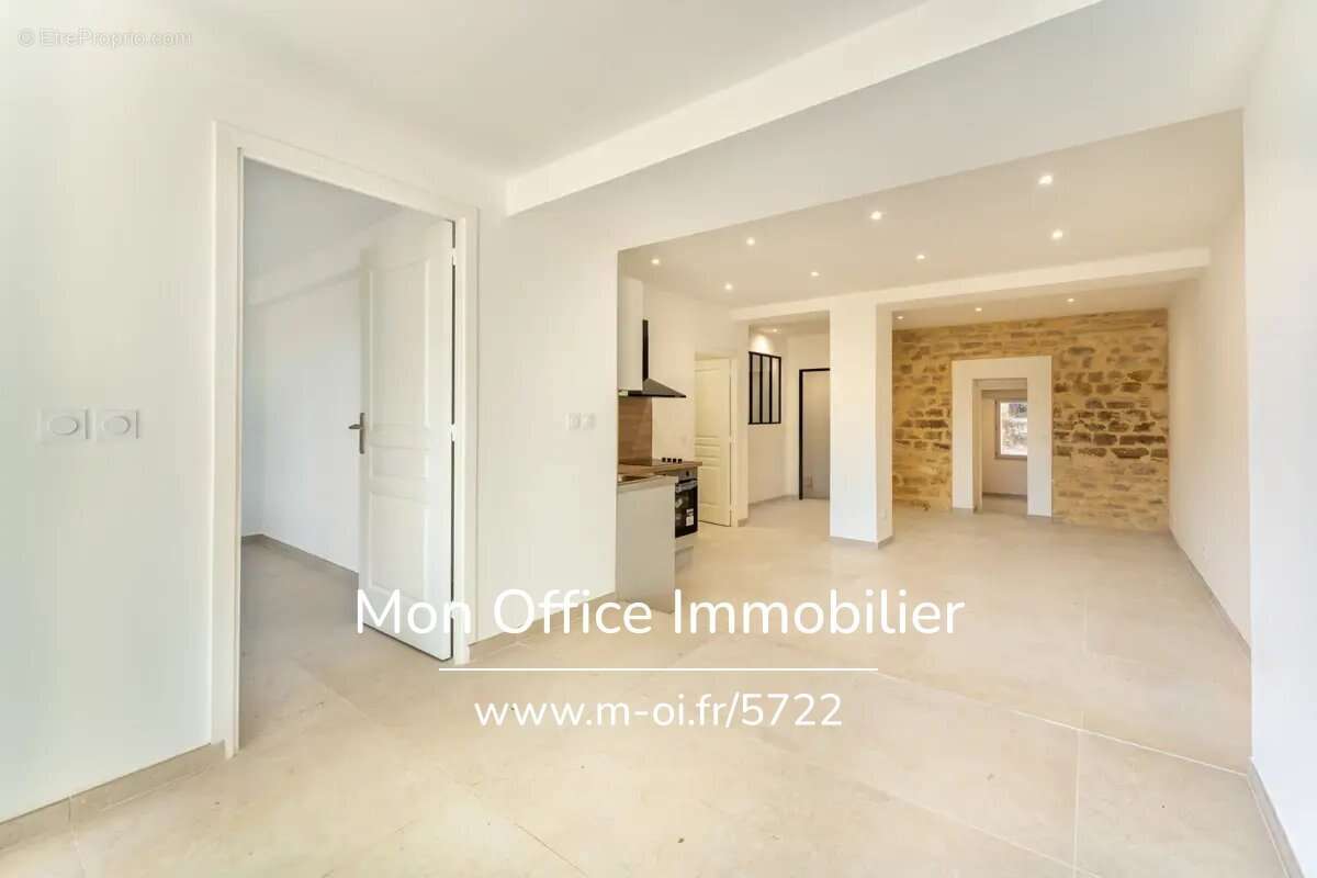 Appartement à VENELLES