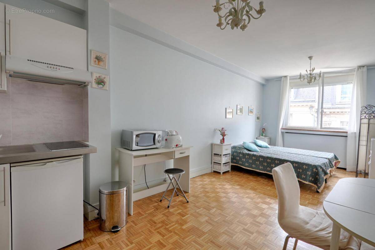 Appartement à PARIS-8E