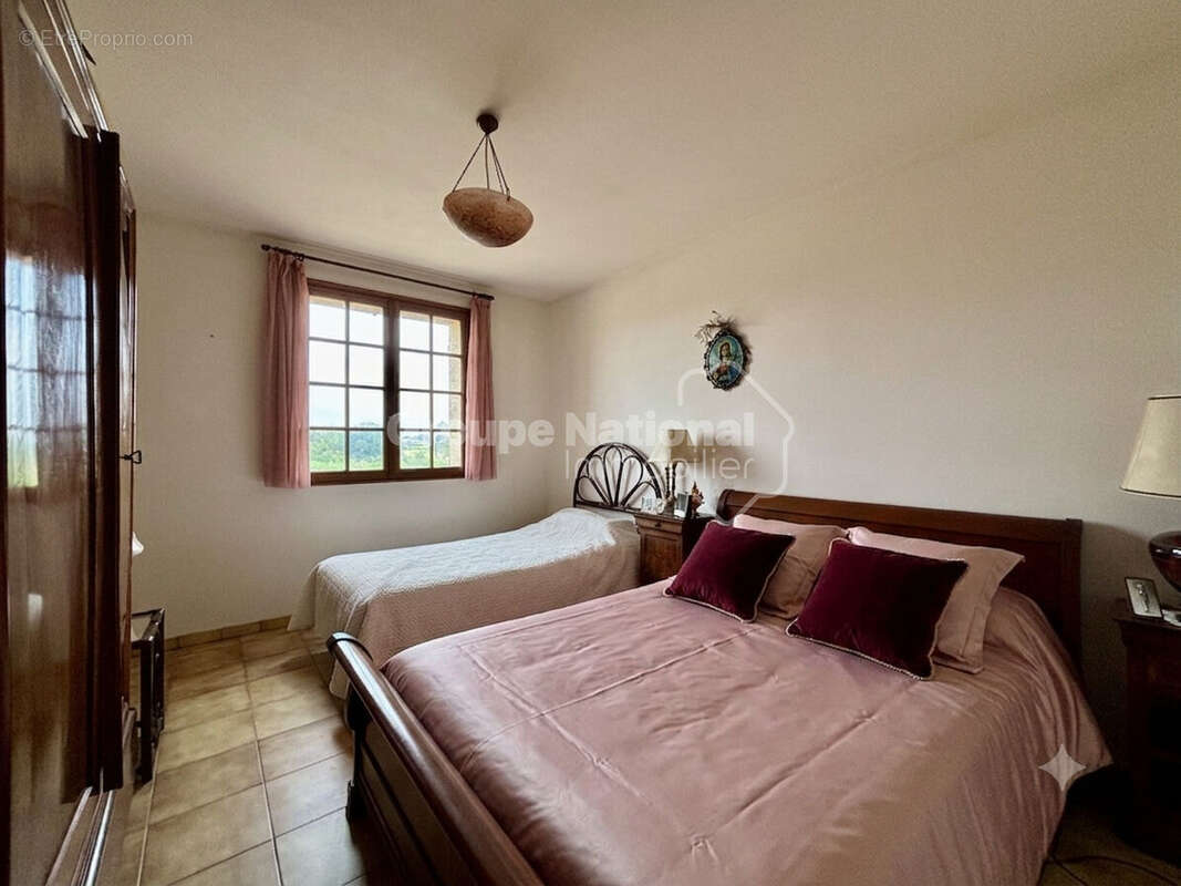 Villa Saint Just  3 chambres , piscine , sous sol amenageable , hangar 125m² - photo 12