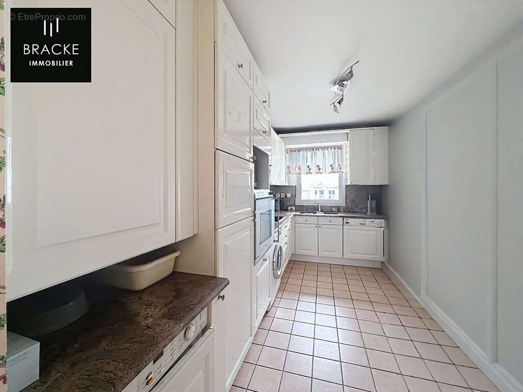 Appartement à COURBEVOIE