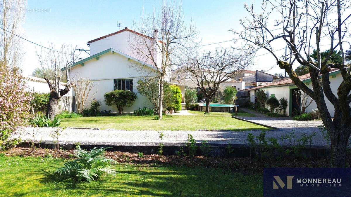 Maison à CHATEAUNEUF-SUR-CHARENTE