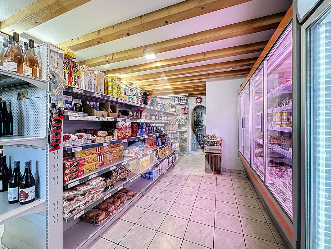 Commerce à LA ROCHE-DES-ARNAUDS