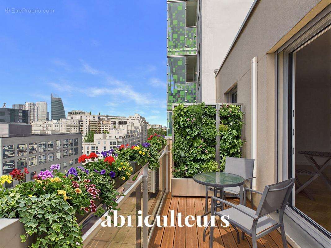 Appartement à COURBEVOIE
