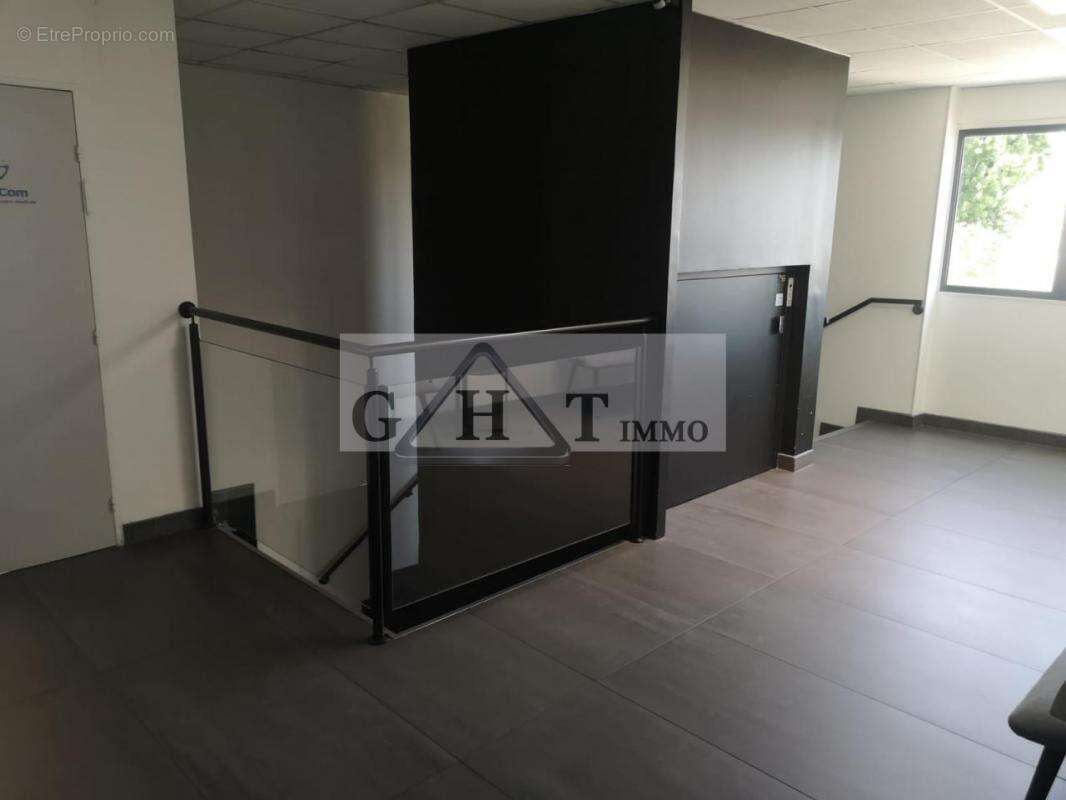 Commerce à NEUILLY-PLAISANCE