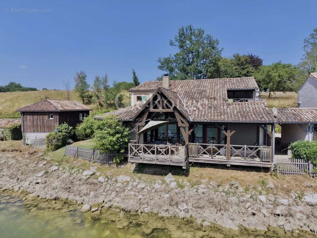 Élégante propriété avec vue sur le lac au cœur d'un golf prestigieux - photo 20