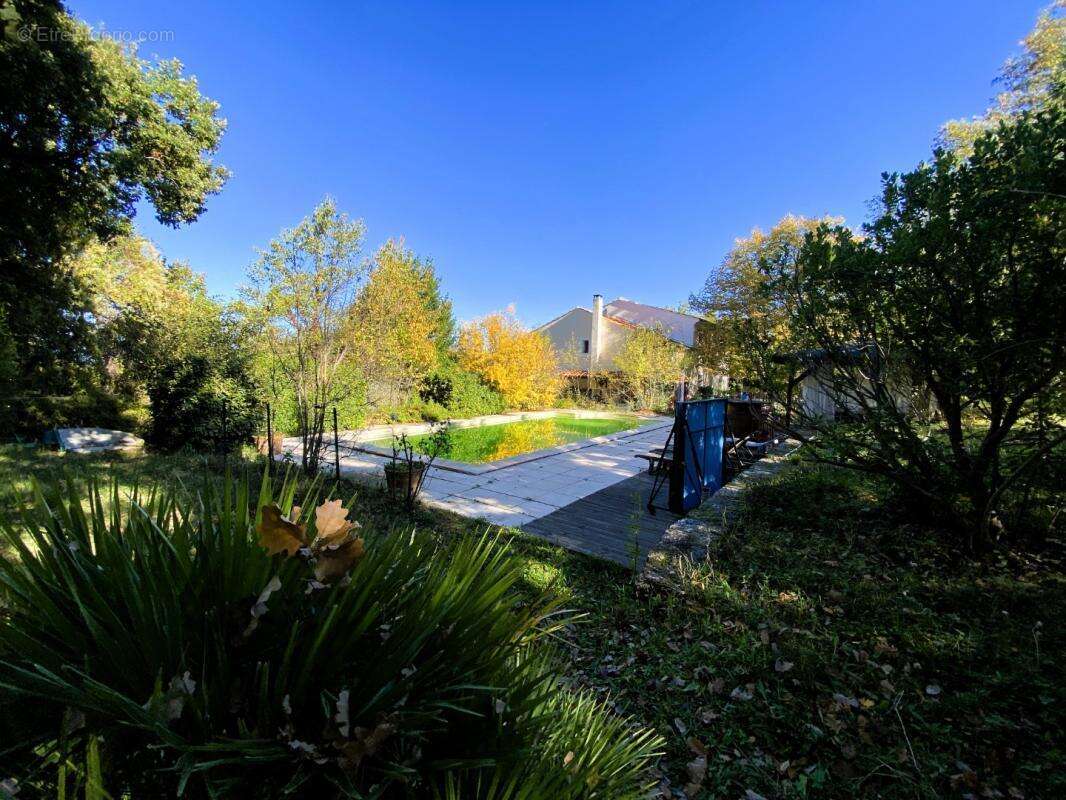 Maison à LE PUY-SAINTE-REPARADE
