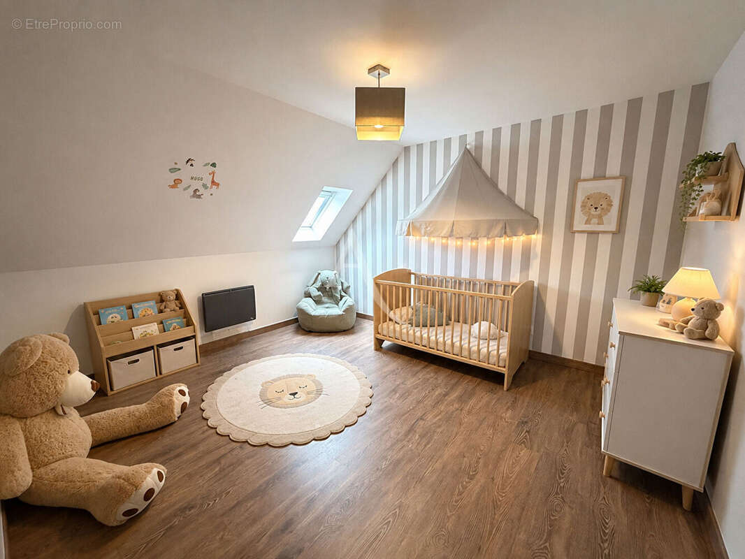 ANNET SUR MARNE : maison familiale individuelle - 7 pièces avec jardin - garage - 3 salles de bains - photo 12