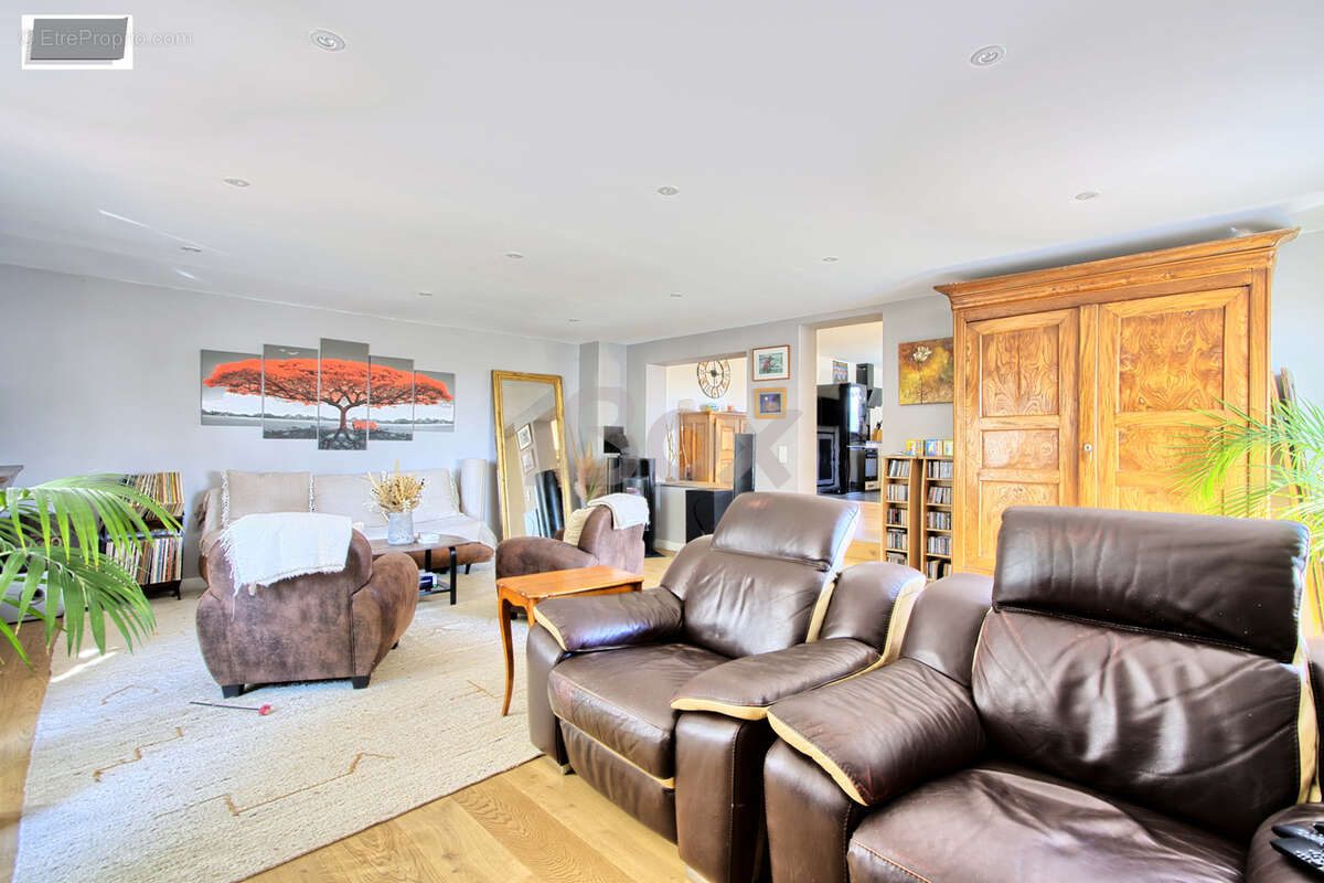 Appartement à SOLLIES-VILLE