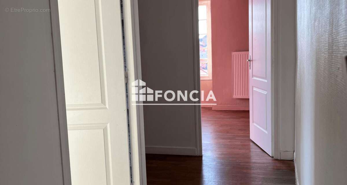 Appartement à LA FERE