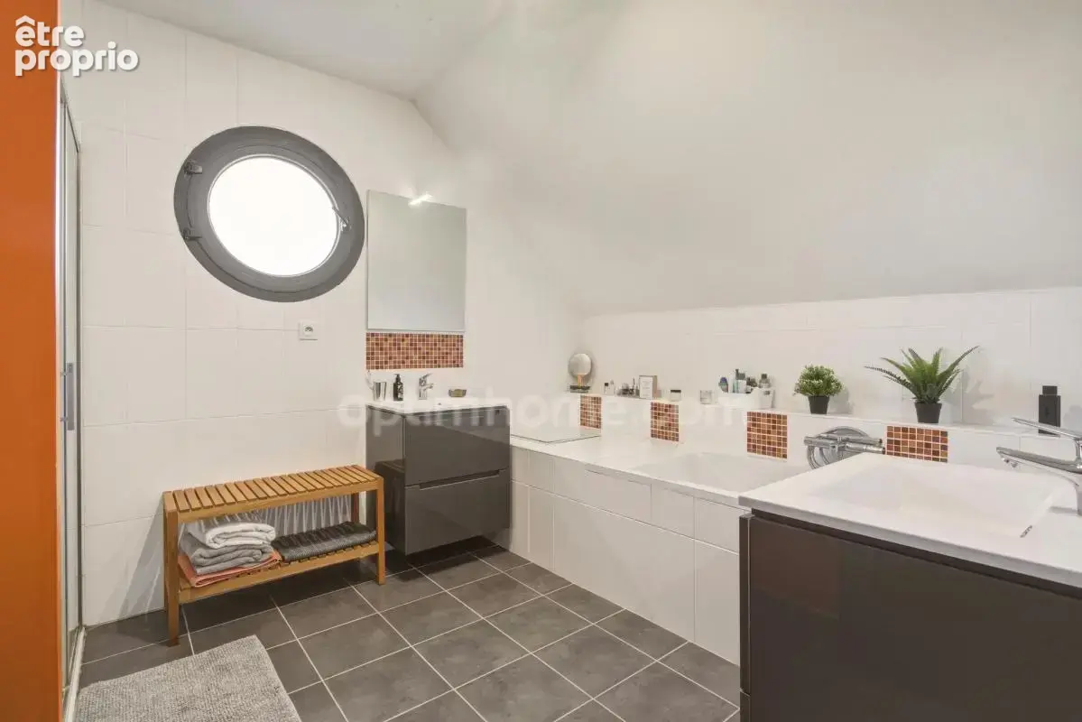 Hauteurs de Honfleur - Maison contemporaine - 234 m2 -5/6 chammbres - Piscine - Terrain 2824 m2 - Double garage - Carport - photo 14