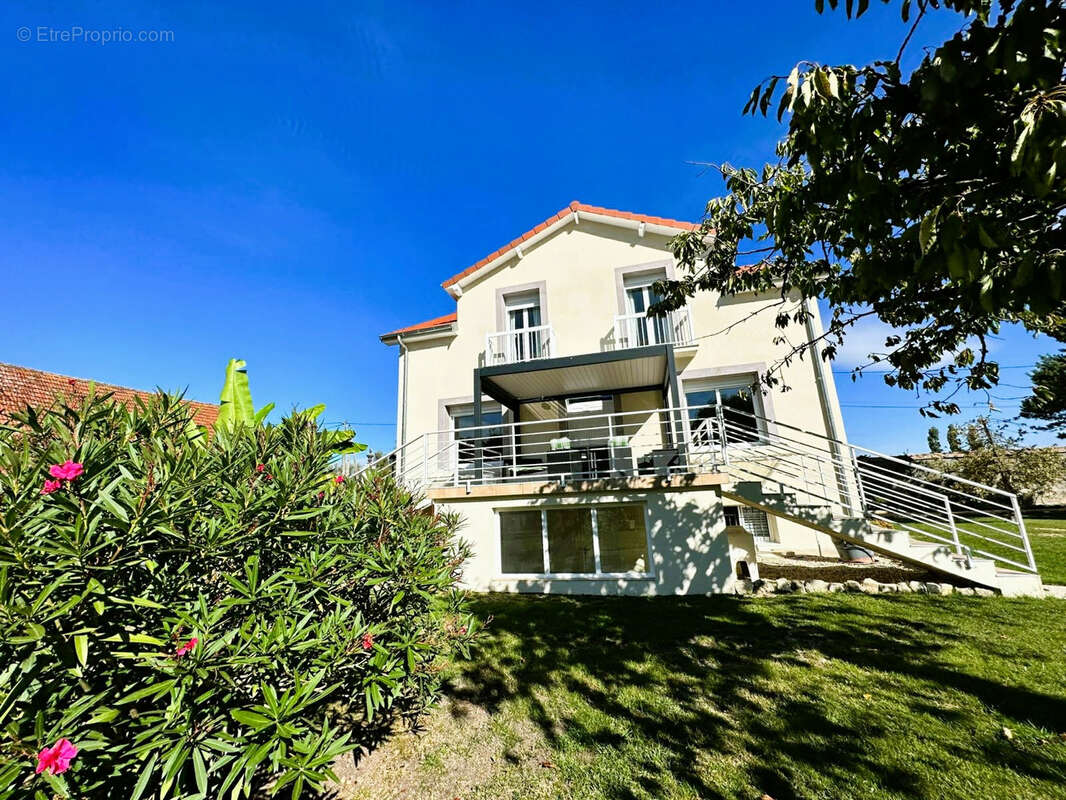 Propriete avec dependance et piscine - photo 15