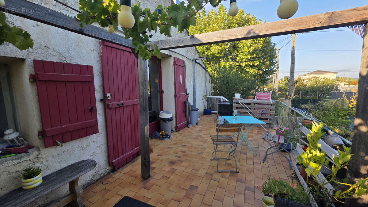 Maison à CHARMES-SUR-RHONE