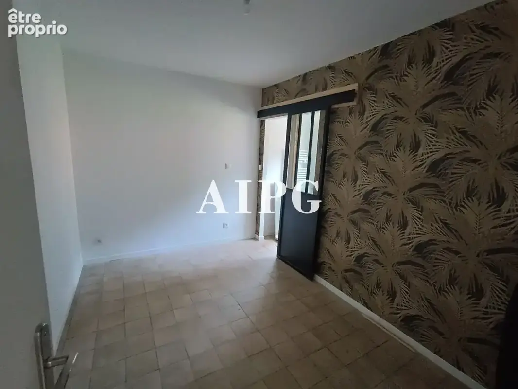 Bon repos sur Blavet, bâtisse de 6 logements et 1 commerce, à vendre - photo 4