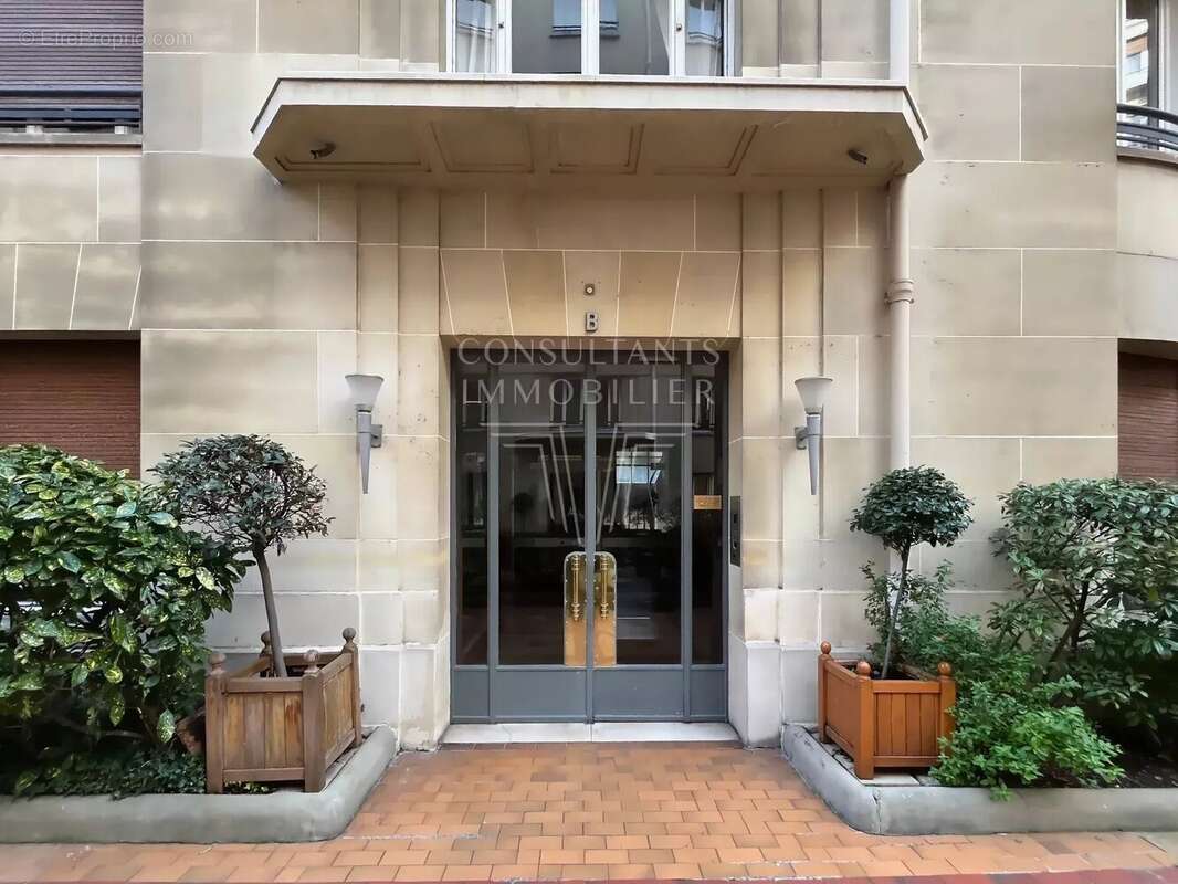 Appartement à PARIS-16E