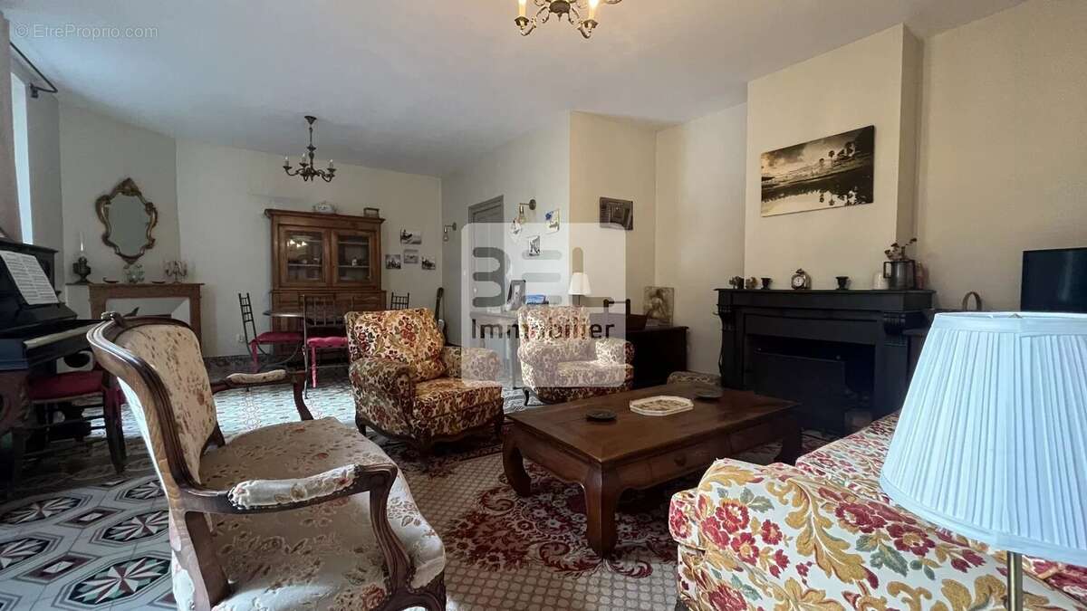 Maison à SAINT-VICTOR-LA-COSTE