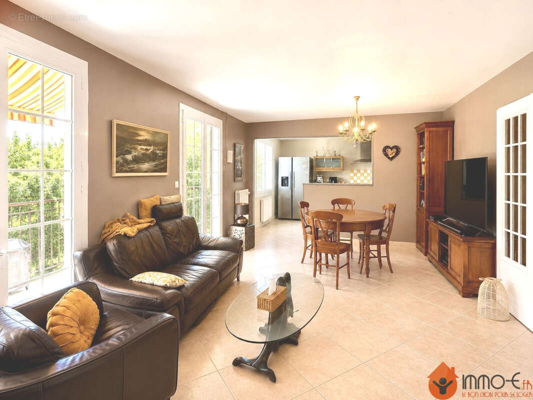 Maison 134 m² à Magny-Le-Hongre  - photo 4