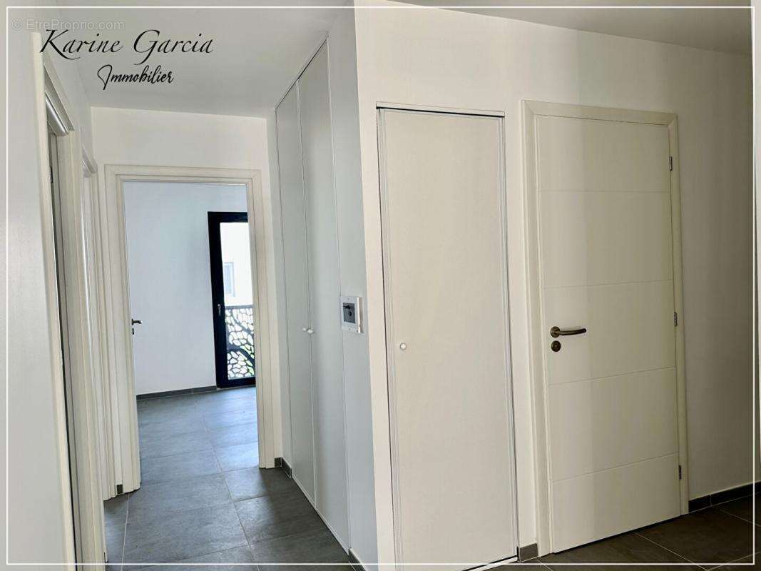 Six fours les plages - construction recente - appartement de type 3 - jardin 72 m² - parking privatif sous sol - photo 5