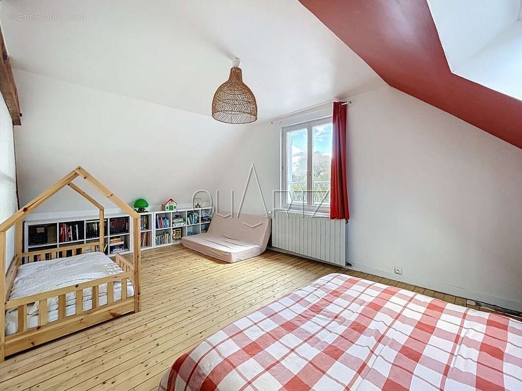 Belle meulière familiale en centre ville - photo 14