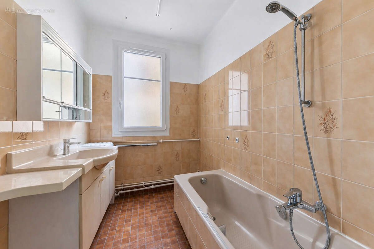 Appartement à PARIS-15E