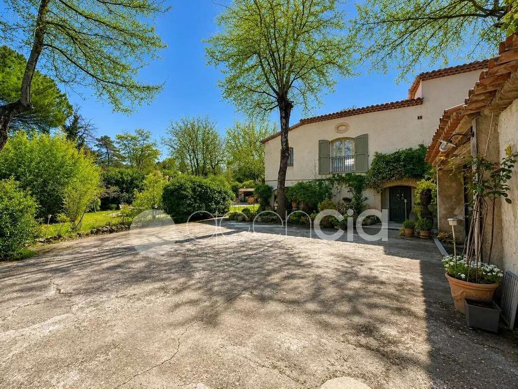 Maison à VALBONNE