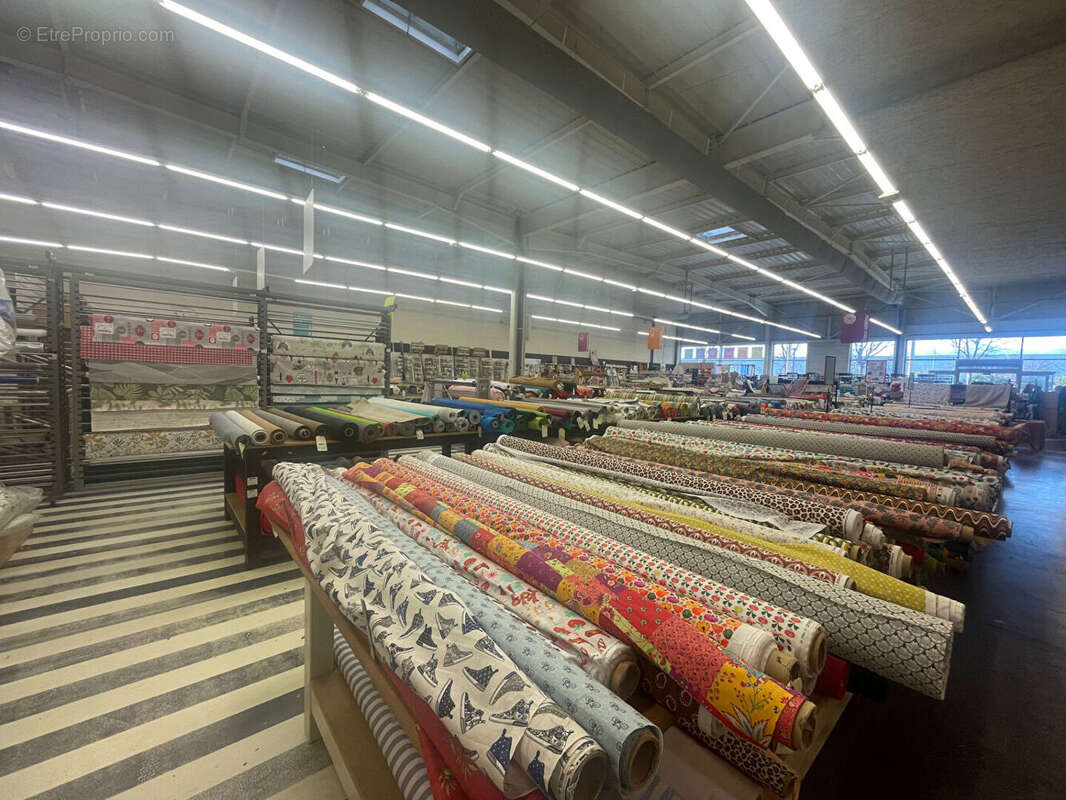 Commerce à COLOMBIERS