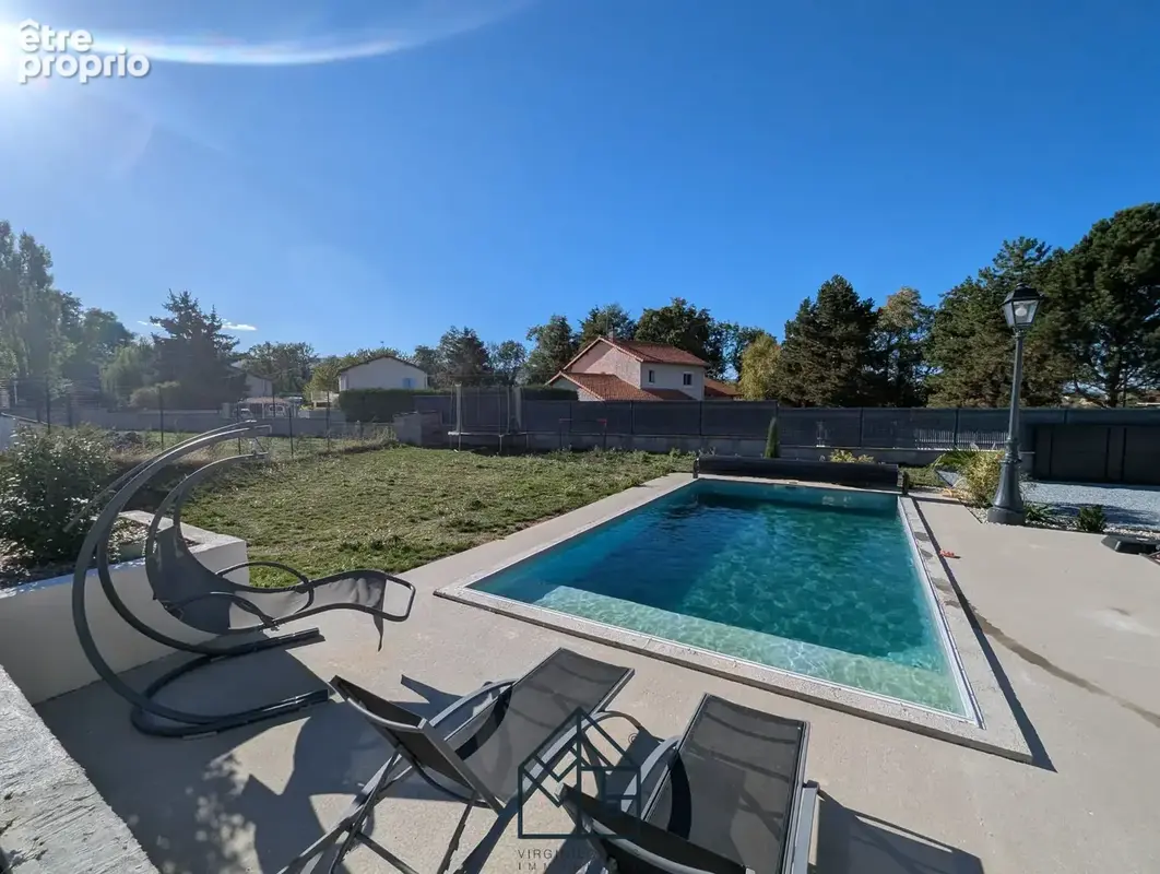 Maison contemporaine récente, performante et parfaitement équipée, à découvrir à Ouches. - photo 2