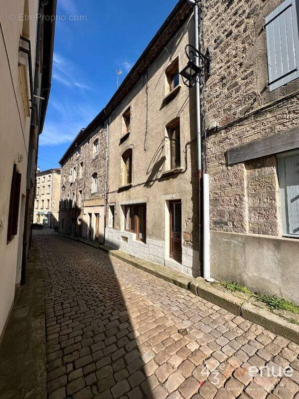 Maison à SAINT-BONNET-LE-CHATEAU
