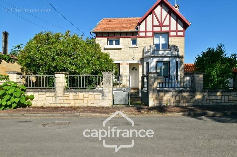 Maison à SAINT-JEAN-D'ANGELY