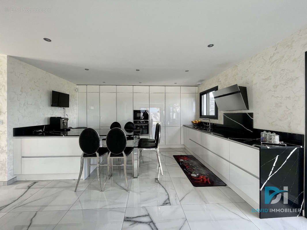 Maison à SAINT-THIBERY