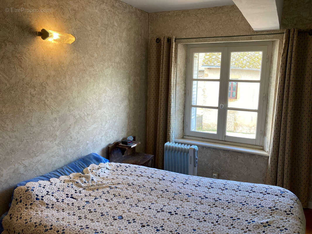 Maison à ROUSSILLON-EN-MORVAN